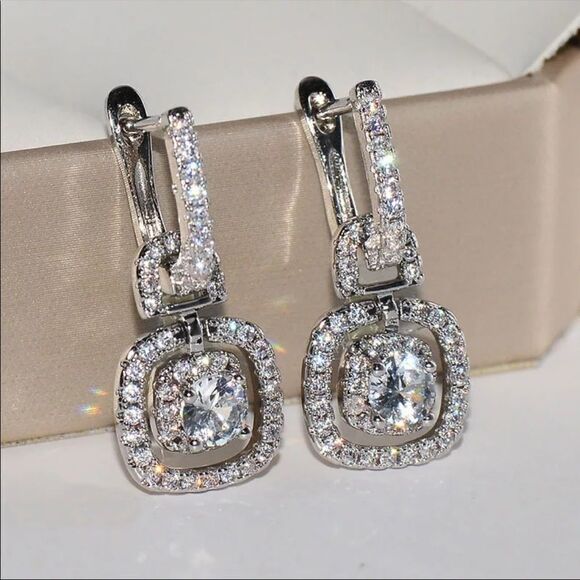 #8 Restock❗️NEW 18K White Gold Plated Diamond Drop Earrings - Picture 1 of 4